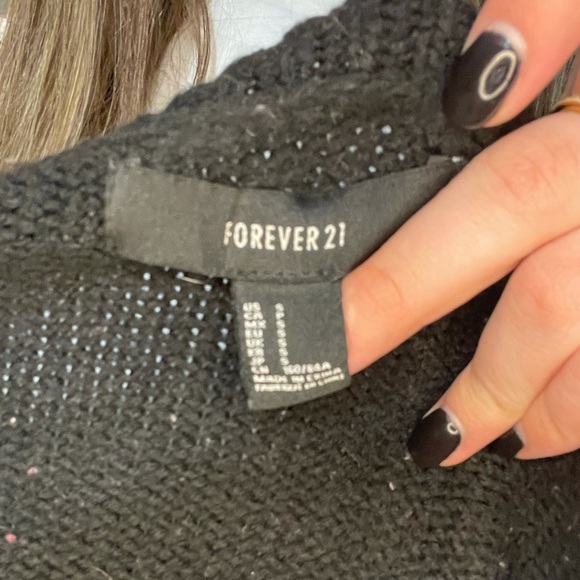 Black & White Patterned Sweater - Picture 10 of 10